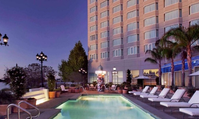 Redwood Shores Casa | Always a Great Idea To Unwind! Mountain View, Outdoor Pool, Pet-friendly Hotel!