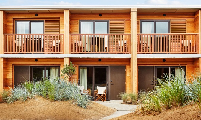 Montauk Hotel | Always a Great Idea To Unwind! 2 Beachfront Units, Free Breakfast, Outdoor Pool!
