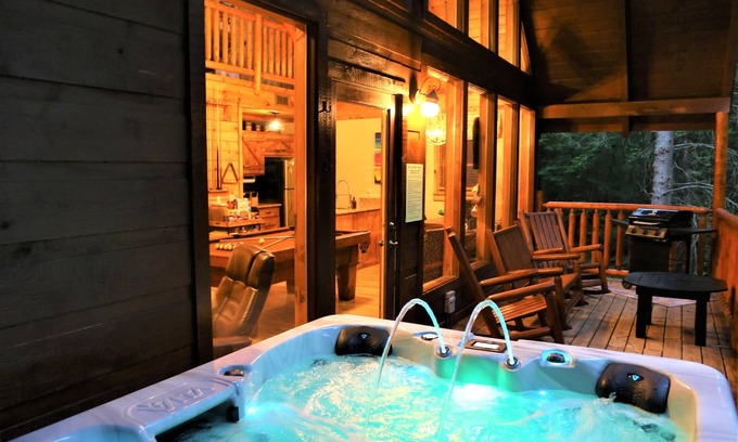 Gatlinburg - Pigeon Forge Cabina | Always & Forever 1 Bedroom Cabin by RedAwning