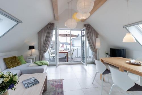 Zingst Apartamento | Am Horizont No 2 für 2-4 Pers, 2 Schlafz, Babybett, Südbalkon, kostenloser Parkplatz 400 Meter zum Strand