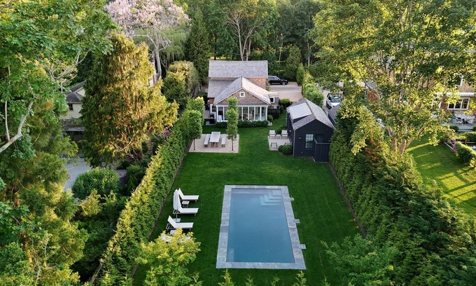 Amagansett North Casa | Amagansett Village Beautifully Restored Farm House & Studio with Pool
