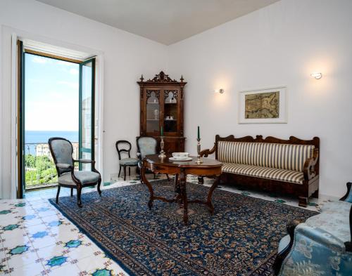 Vietri sul Mare Apartamento | Amalfi Coast Family Luxury Suite