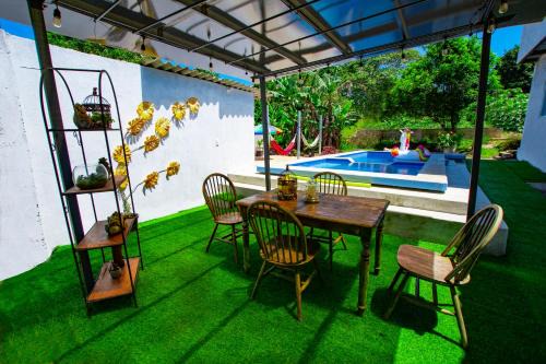 San Cristóbal Cama Y Desayuno | Amancay House, Jacuzzi and Pool