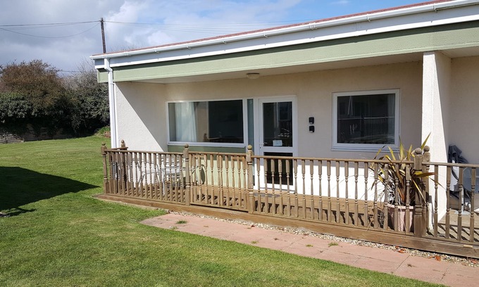 Bacton Chalet De Esquí | 'Amanecer' - moderno chalet de dos dormitorios situado en Rainbows End Park, Bacton.