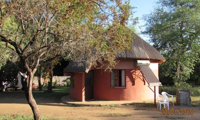 Thorny Bush Game Reserve Cabina | Campamento de arbustos junto al río Amanzimlotzi