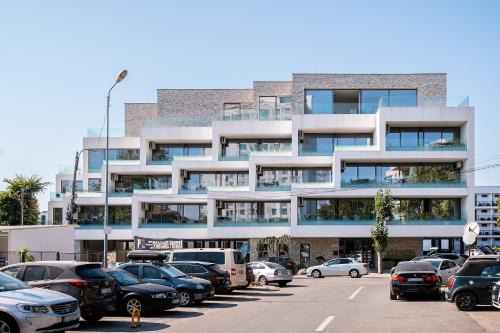 Eforie Nord Apartamento | Amaris Aparthotel, Situat pe Faleza din Eforie Nord, La 2 Pași de Plajă, Apartamente Complet Utilate