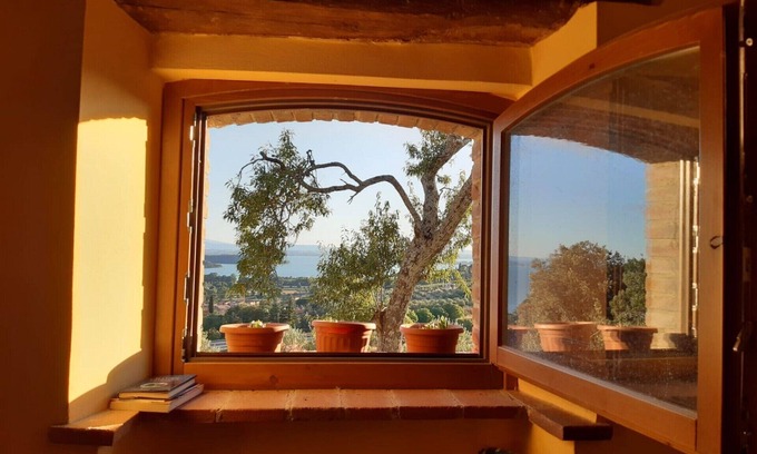 Passignano sul Trasimeno Casa | Amazing Lake view old house