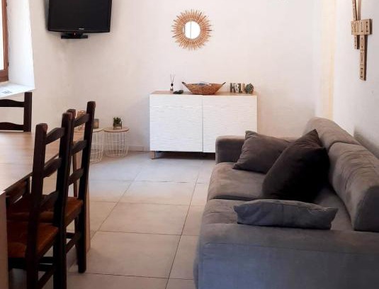 Antibes Old Town Apartamento | Amazing 2 bedroom apartment in the pedestrian area of old Antibes !
