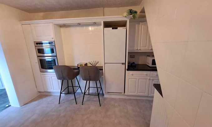 Gravesend Casa | Amazing 2 bedroom house for your holiday home. A home away from home.