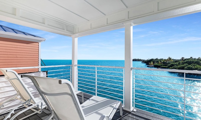 Seabreeze Trailer Park Casa | Amazing 2 bedroom waterfront home in a resort!