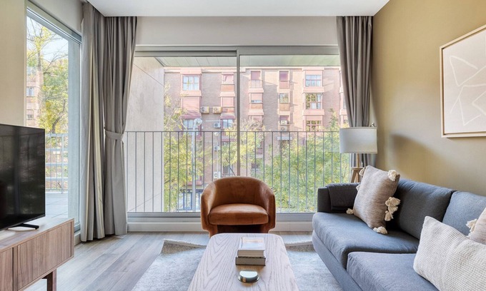 Las Acacias Apartamento | Amazing 2BR w/amenities, in Madrid Rio