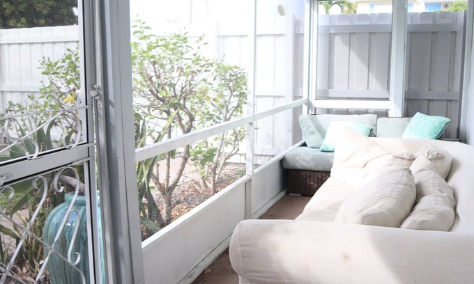 Singer Island Apartamento | Amazing 2BR walking distance to Beach