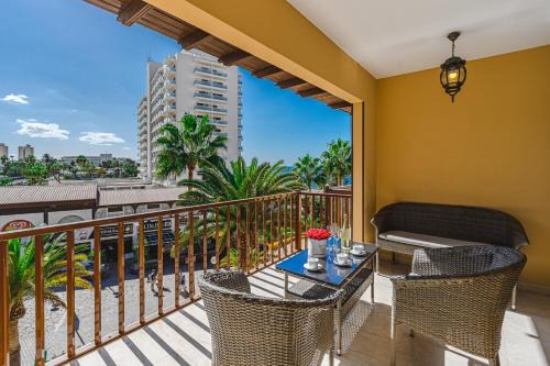 San Eugenio Apartamento | Amazing 3 bedroom apartment on the first line of the best Las Americas beach, air conditioner and terrace ocean view