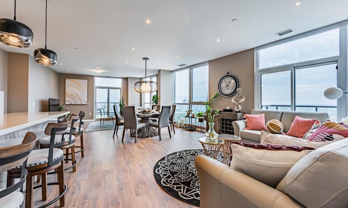 Hurontario Apartamento | Amazing 3 Bed 4 Bath Penthouse with Roof Top Terrace close to Airport