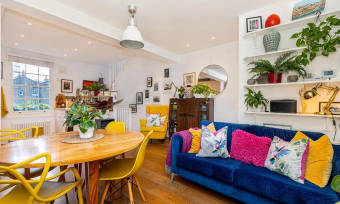 St. Dunstan's Casa | Amazing 3-Storey 2BR House, Patio, 5 min Limehouse