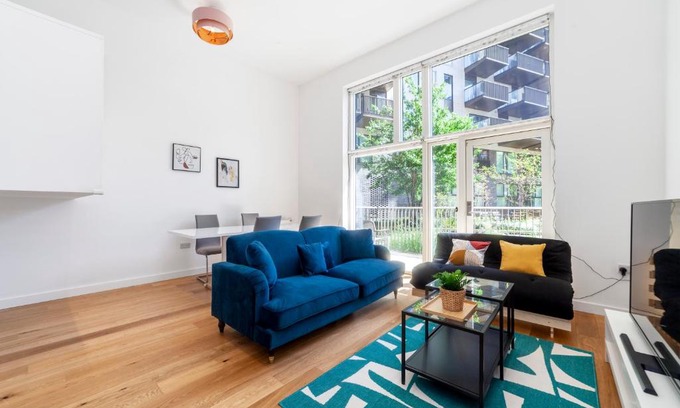 Canning Town Apartamento | Amazing 3BDR Duplex wbalcony East London
