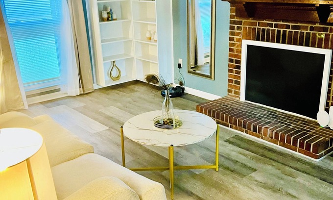 Toddville Road Casa | Amazing 4-bedroom house, 5-mins from CLT airport 9-mins from Uptown Charlotte