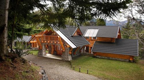 Villa Traful Chalet De Esquí | Amazing 5 Bedrooms Chalet in Villa Traful VT1 by Apartments Bariloche