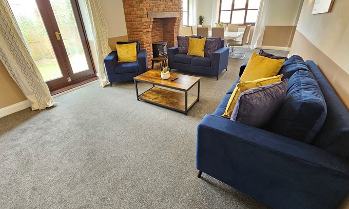 Basildon Casa | Amazing 6 Bedroom, Langdon Hills, Ss16