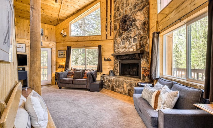 Taos Ski Valley Cabina | Amazing A-frame with mountain-view deck - walk to lifts, fireplace, dog-friendly