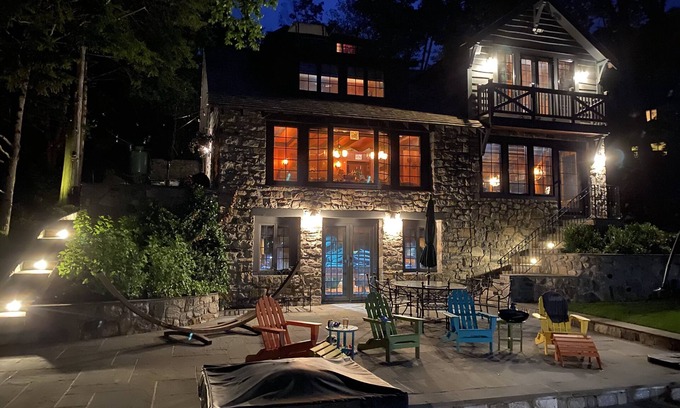 New Fairfield Casa | Increíble Adirondack Candlewood Lake Front Compound