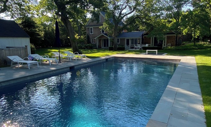 East Hampton North Casa | Amazing Amagansett/EH Getaway. Walk to town and Beach. Hot tub and Pool!