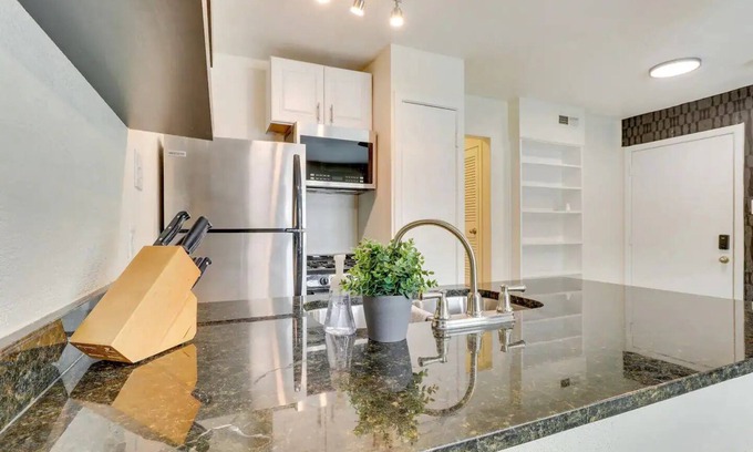 Cherrywood Casa | Amazing and Modern 1Bd/1Ba Apt Close to UT & DT