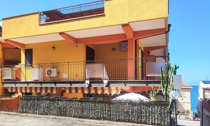 Marina di Caronia Apartamento | Amazing apartment in Caronia Marina with WiFi