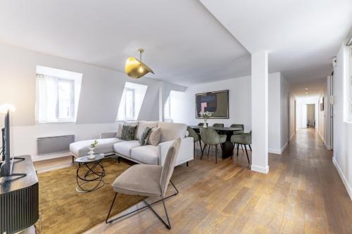 Faubourg-du-Roule Apartamento | Amazing Apartment 4Bedrooms Champs Elysées