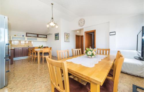 Rudine Apartamento | Amazing Apartment In Kastel Novi