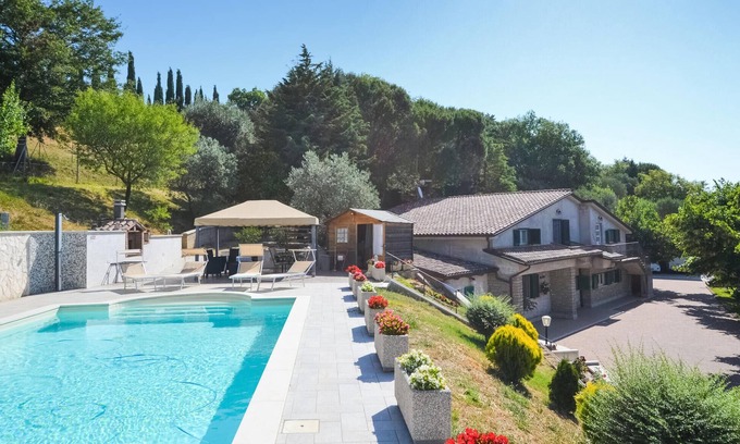 Collesanto Apartamento | Amazing apartment in Magione