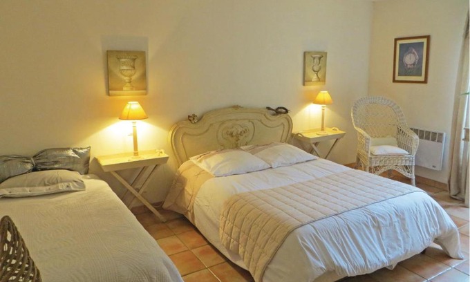 Saint-Branchs Apartamento | Amazing apartment in Saint Branchs with 2 Bedrooms, WiFi and Outdoor swimming pool