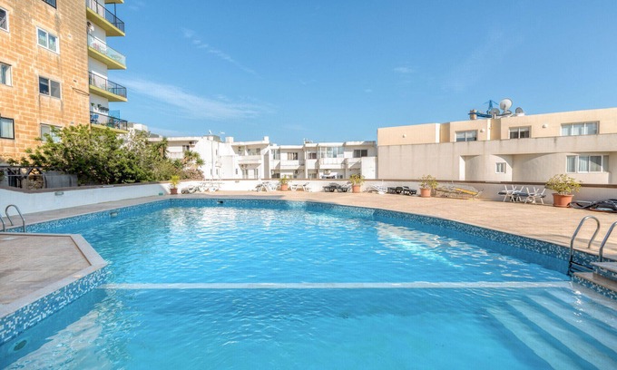 Swieqi Apartamento | Amazing apartment with pool in Malta