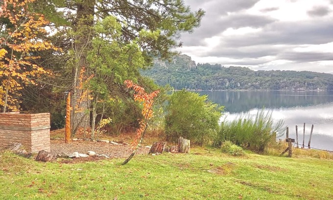 Colonia Suiza Cabina | Amazing Cabin on the Shore of Lake Moreno H58 by Apartments Bariloche