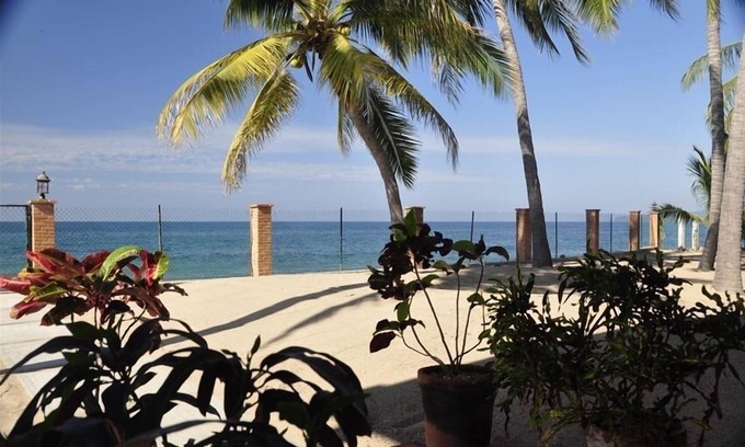 Los Pescadores Casa | 4 recámaras frente a la playa con piscina climatizada en patio aislado