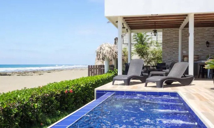Las Nunez Apartamento | AMAZING BEACHFRONT 3 BEDROOM 4 BATH APARTMENT