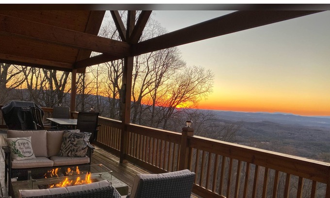 Cana Cabina | Amazing Cabin on Blue Ridge over Mt Airy
