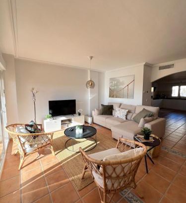 Caserio Los Tarquinos Apartamento | Amazing Casa Sienna, with a shared pool