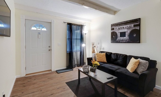 CUF Apartamento | Amazing Centrally Located APT Combo Near UC, Hospital and Zoo! by RedAwning