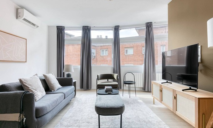 Cotos Apartamento | Amazing Chamartin 2BR w/gym & swimpool, by Blueground
