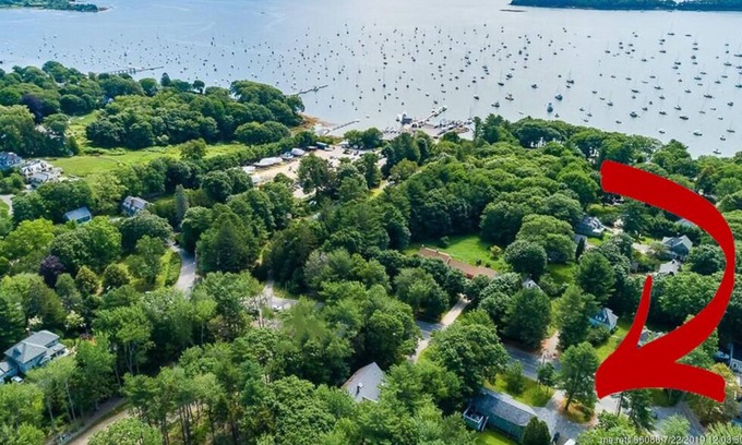 Falmouth Foreside Casa | Amazing coastal 5 bedroom, 3 bath home on ~3/4 acre Falmouth Foreside, Maine.