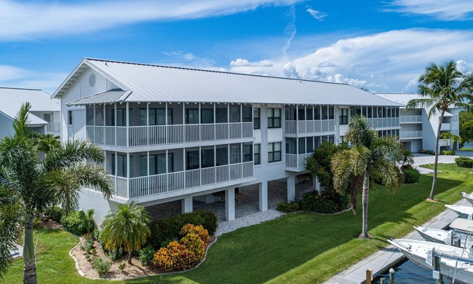 Bokeelia Condominio | Amazing Condo in Four Winds!
