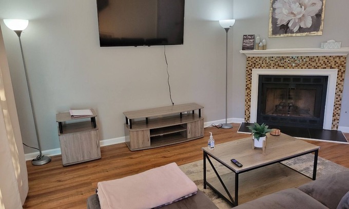 Stone Mountain Casa | Amazing cozy 2bdrm 2 1/2bth Townhome w/ screened patio, close to Dwntwn Atlanta!