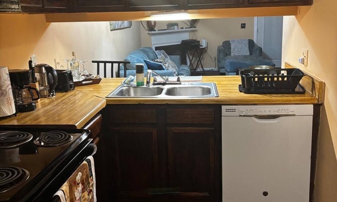 Lithonia Casa | Amazing Cozy 2Br home In Lithonia/Stone Mountain W/ 2 FULL bath Private Deck