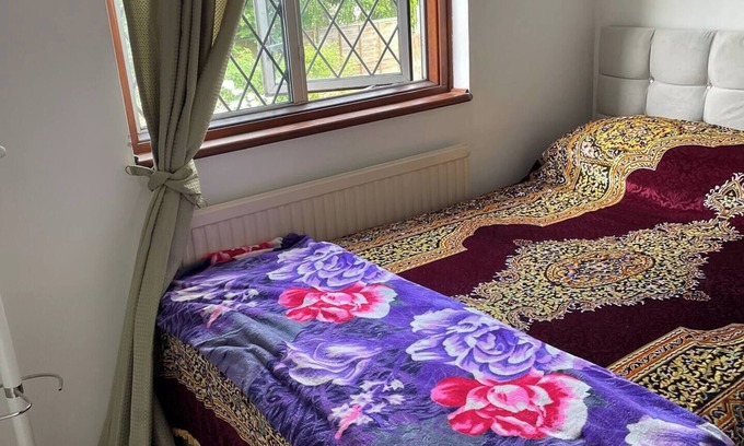 Brampton Casa | Amazing Double room & private bathroom-Bexley, London.