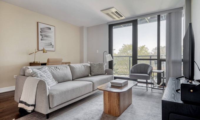 Edgewater Beach Apartamento | Amazing Edgewater 2BR, nr Lake Michigan, by Blueground