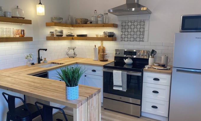 Napa Cabaña | Amazing Farmhouse Style Cottage Near Downtown Napa!