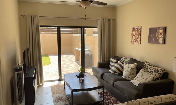 Gold Coast Condominio | Amazing Ground Floor 2 BR Condo in Malmok close to Arashi Beach
