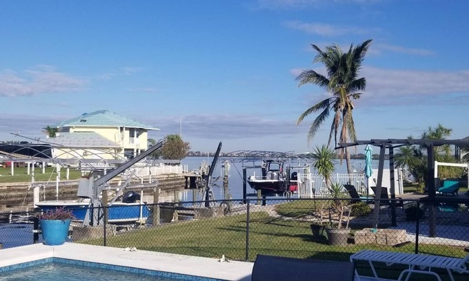 Gulf Cove Casa | Amazing Gulf Cove Waterfront Home Heated Pool @ Myakka River Close to Englewood
