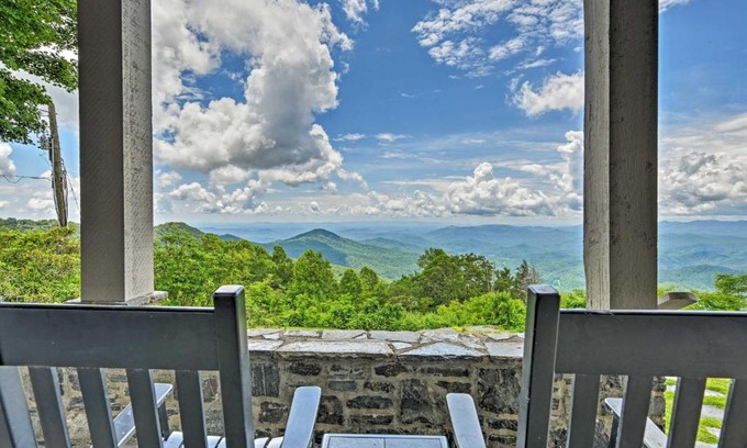 Blowing Rock Casa | Amazing Historic Home with Stunning Mountain Views!